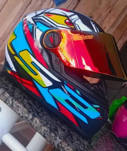 VENDE-SE CAPACETE R$650