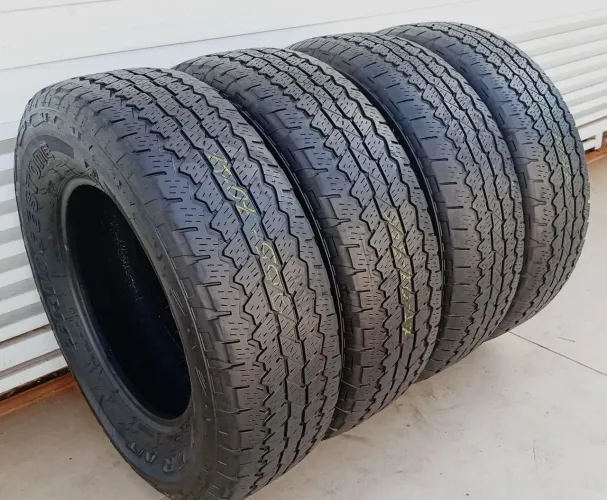 Pneu 255/70 aro 17 Bridgestone Dueller A/T semi-novos