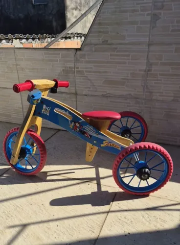 Bicicleta de equilíbrio 2/4 anos