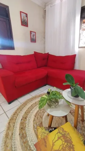 Sofá semi-novo.