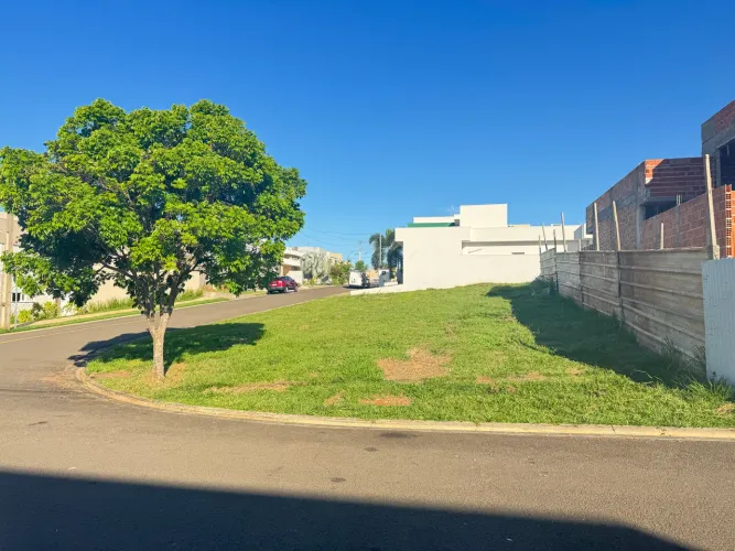 Terreno de esquina na avenida no Valencia 1