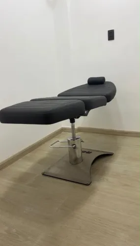 Oportunidade poltrona, maca e cadeira