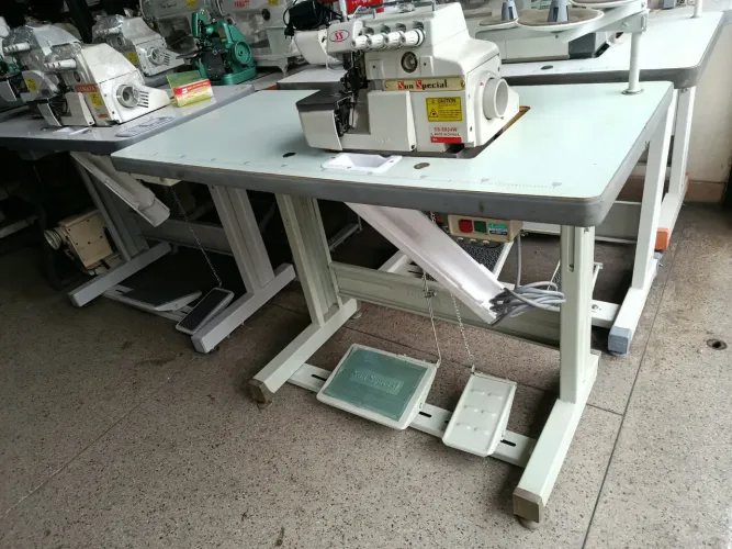 Máquina de costura overloque ponto cadeia 