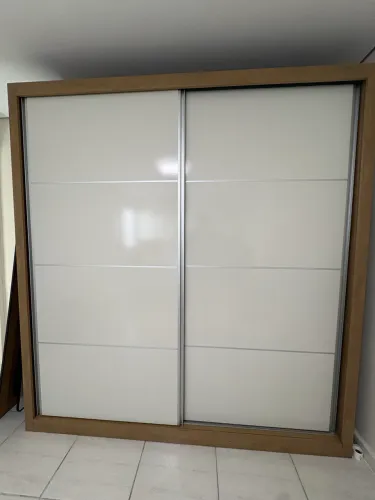 Vendo guarda roupa porta de correr 