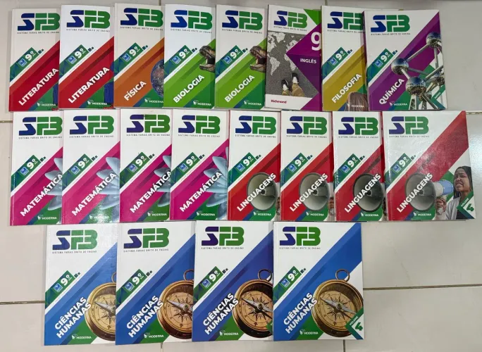 Livros do SISTEMA FARIAS BRITO, do 9° ano do ensino fundamental.