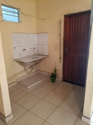 Alugo casa com mobília