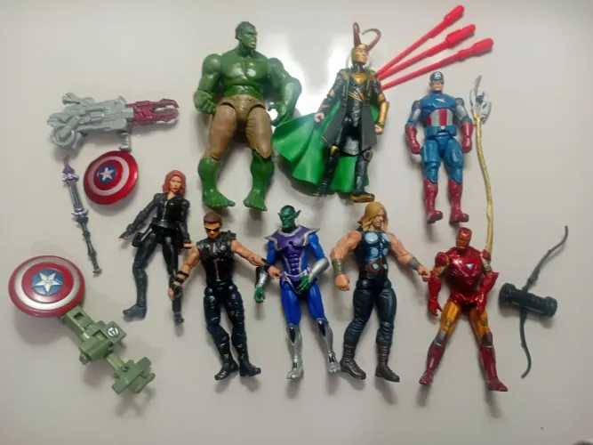 Coleção completa de bonecos dos vingadores marvel hasbro