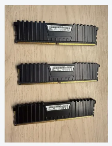 Memória RAM Corsair Vengeance LPX, 8GB UMA UNIDADE - 2400Mhz