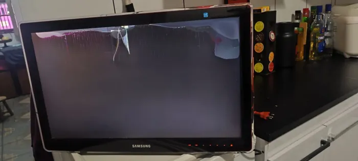 TV monitor pra retirar peças