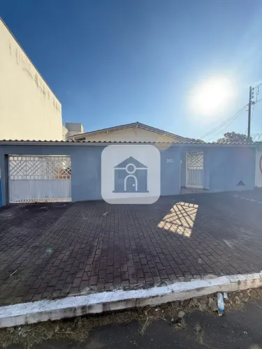 CASA A VENDA OTIMA LOCALIZAÇAO EM FRENTE COLEGIO NOVO