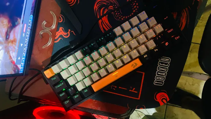 TECLADO REDRAGON FIZZ RGB 60%