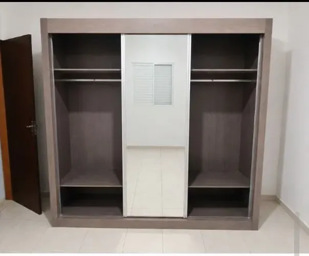 Guarda-Roupa de Casal Grande Moderno - Portas de Correr (Desapego)