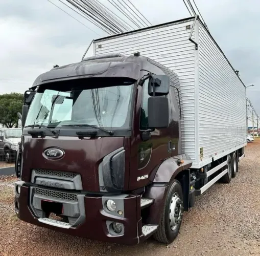 Ford Cargo 2429 6x2 - 2015 Baú