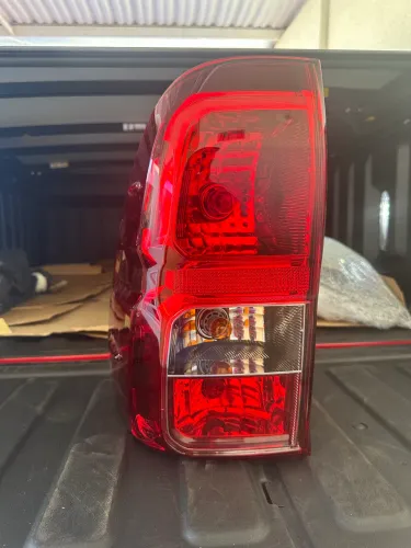 Farol, lanterna e grade Hilux