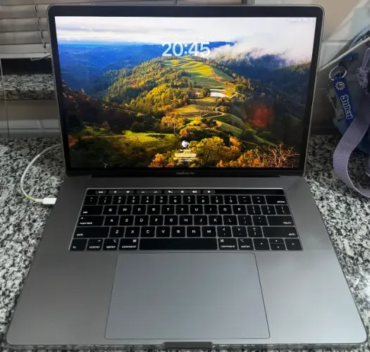 MacBook Pro 2018 i7 6Core 16GB 1T SSD Video Intel Dedicado