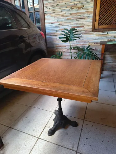 Mesa para restaurante em excelente estado