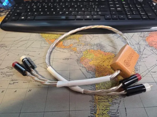 Cabo RCA-RCA - Cópia ODIN da Nordost - 75 cm, Chinês.