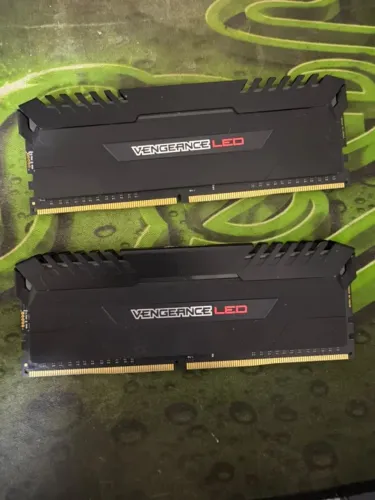 Memória RAM Corsair Vengeance LED 16GB 2x8 DDR4 3000MHz