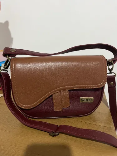 Bolsa em couro legítimo Marsala com caramelo