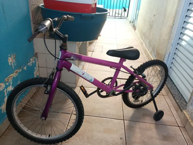 Bicicleta infantil feminina.