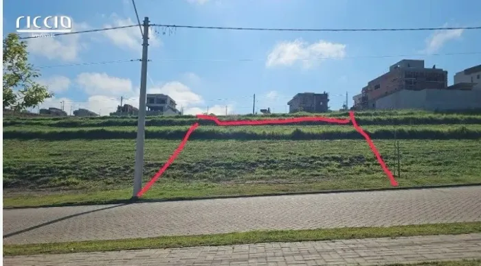 Terreno em condomínio fechado padrão Alphaville. 330 m2. Quadra L1