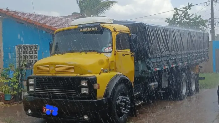 Truck graneleiro 1513