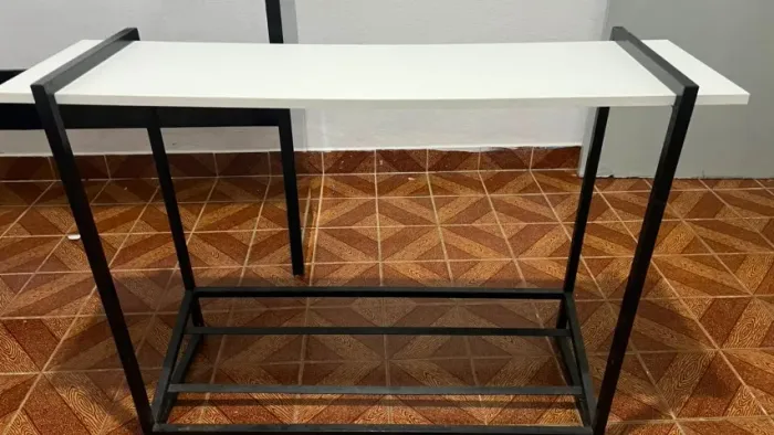 Aparador pequeno com sapateira