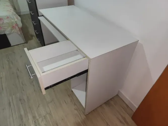 Mesa para Escritório/Computador em Excelente Estado