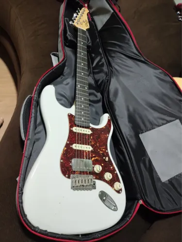 Guitarra Seizi Budokan HSS - White Purple Heart