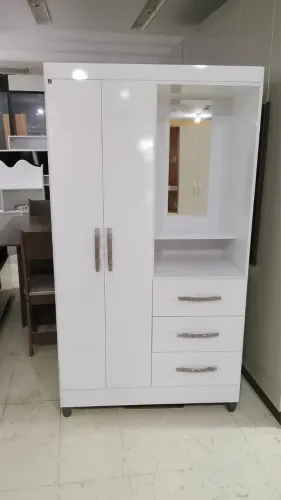 Guarda roupa novo na caixa