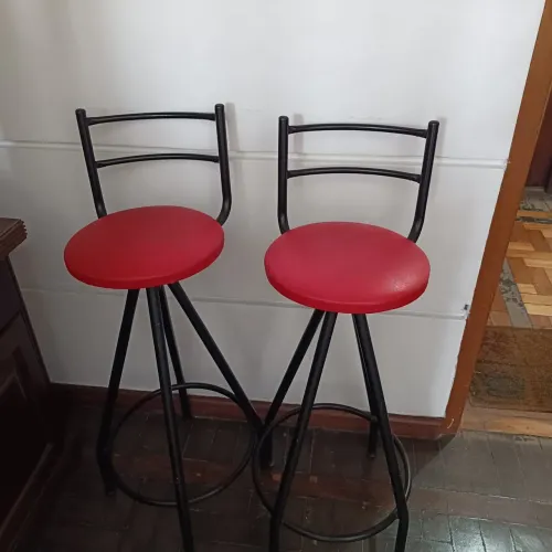 2 banquetas vermelhas R$350,00<br><br>?R$350,00<br><br>Retirada Flamengo