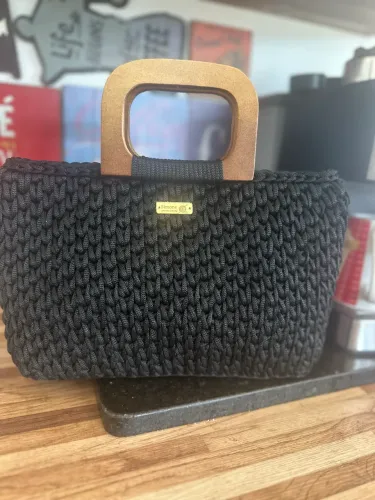 Bolsa Cloe preta em crochê