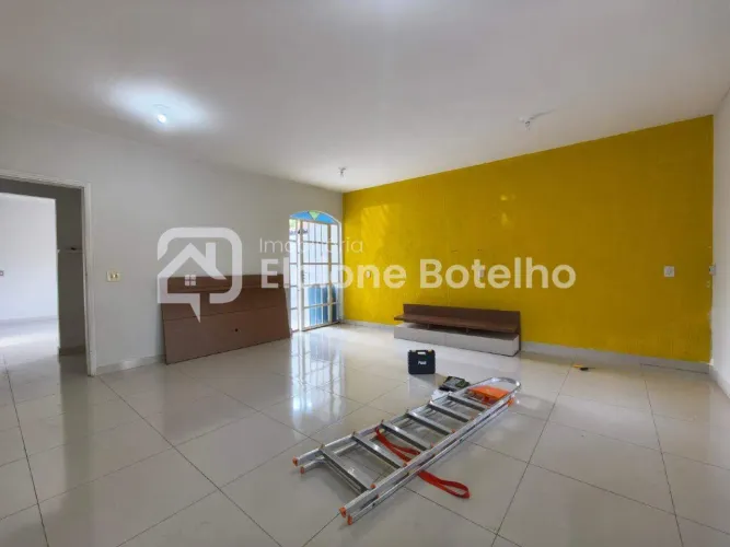 Casa para aluguel, 4 quartos, 1 suíte, 2 vagas, LUIZOTE DE FREITAS - Uberlândia/MG