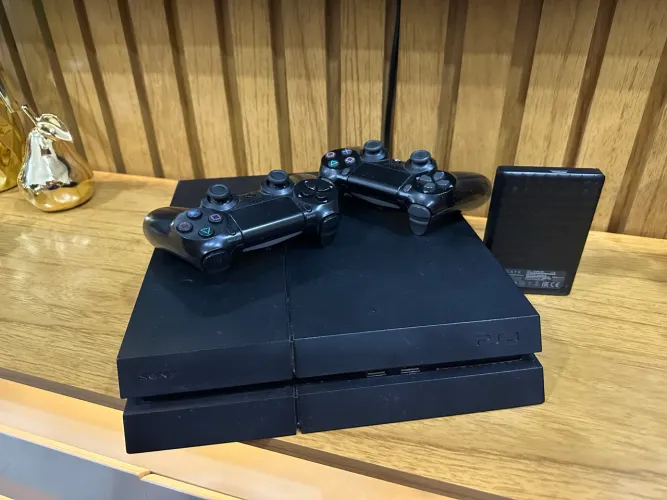 ? PlayStation 4 Fat + HD Externo 2TB + 2 Controles