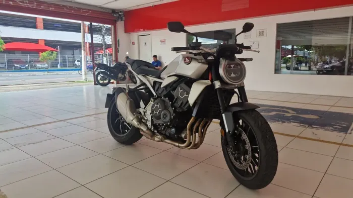 CB 1000 R ANO 2023 ACEITO TROCA
