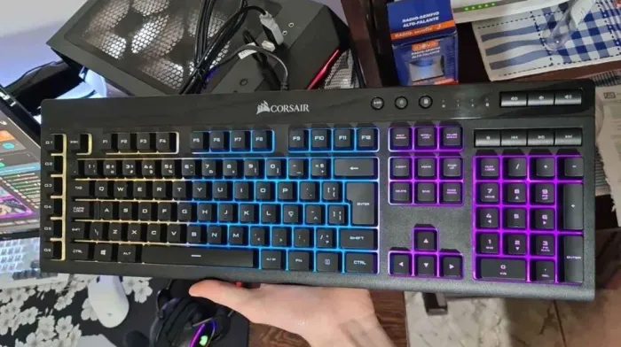 Teclado Semi-Mecânico Corsair K55 RGB ABNT2