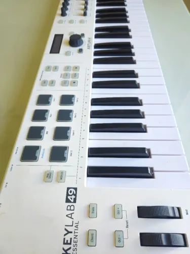 Arturia Keylab Essential 49 MK1 - teclado controlador Midi