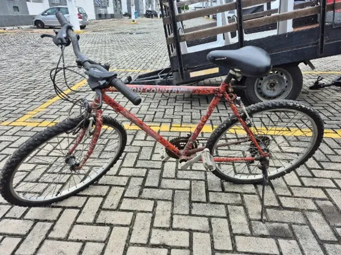 Vendo Bicicleta - aro 26 - 18 marchas - High Country - Cubos de Rolimã