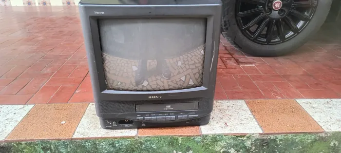 Tv Sony antiga 14 polegada com vídeo cassete embutido