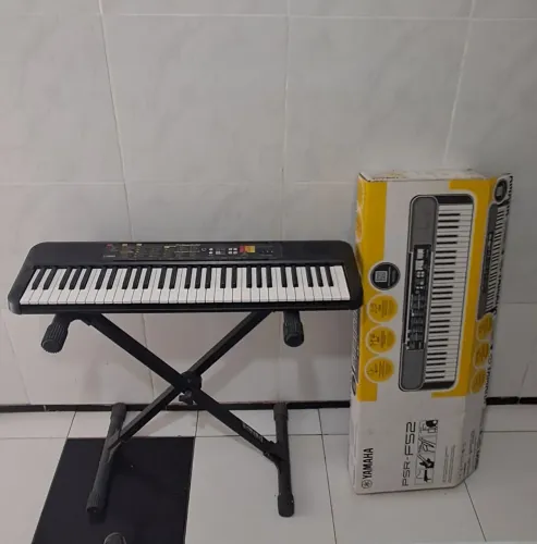 Teclado Yamaha PSR-F52 (61 Teclas) Completo + Suporte em X - Entrego em São Benedito!