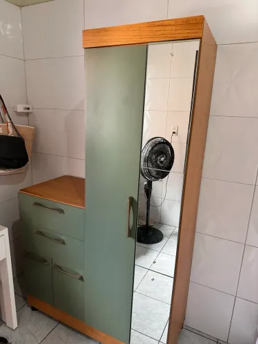 Guarda-roupa solteiro lindo 