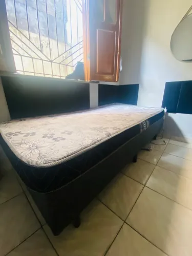 Vendo duas camas de solteiro. Entre em contato *86