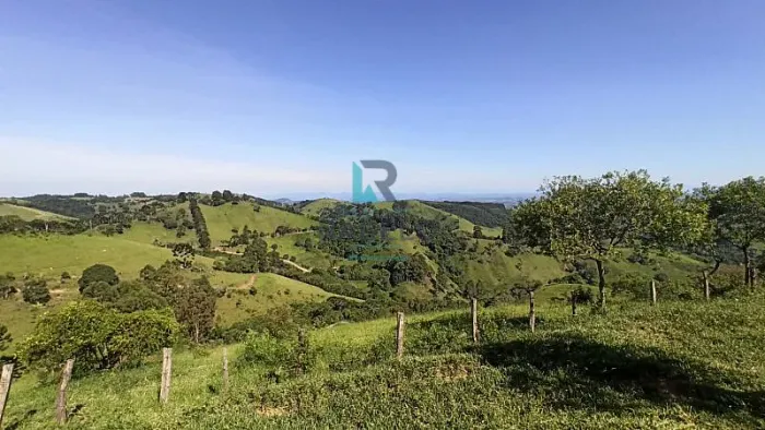 SÍTIO COM VISTA PANORÂMICA À VENDA EM CUNHA-SP