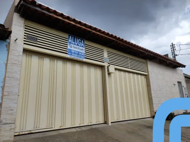 Uma excelente casa de 114 m² com 02 suítes, 02 vagas de garagens cobertas para locação no