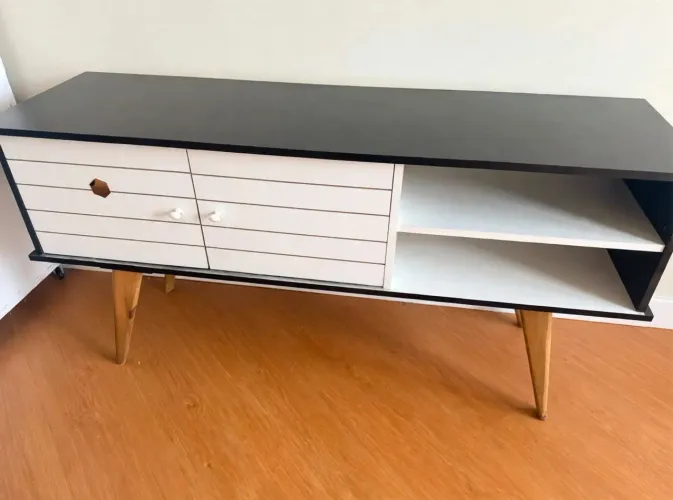 Vendo Rack / Balcão baixo estilo retrô pés palito