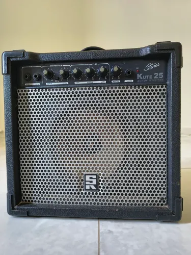 Staner KUTE 25 - Amplificador para Guitarra e Violão 