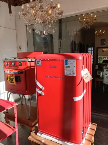 ÚLTIMO FRIGOBAR VERMELHO NOVO só 1.299,00 reais 