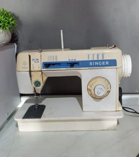 Máquina de costura facilita