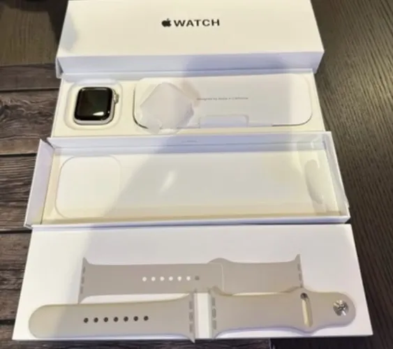 Apple Watch SE (2ª Geração) 40mm GPS Estelar - Caixa + Carregador - Bateria 92%