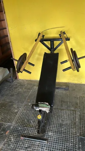 Máquina de supino reto articulado seminova